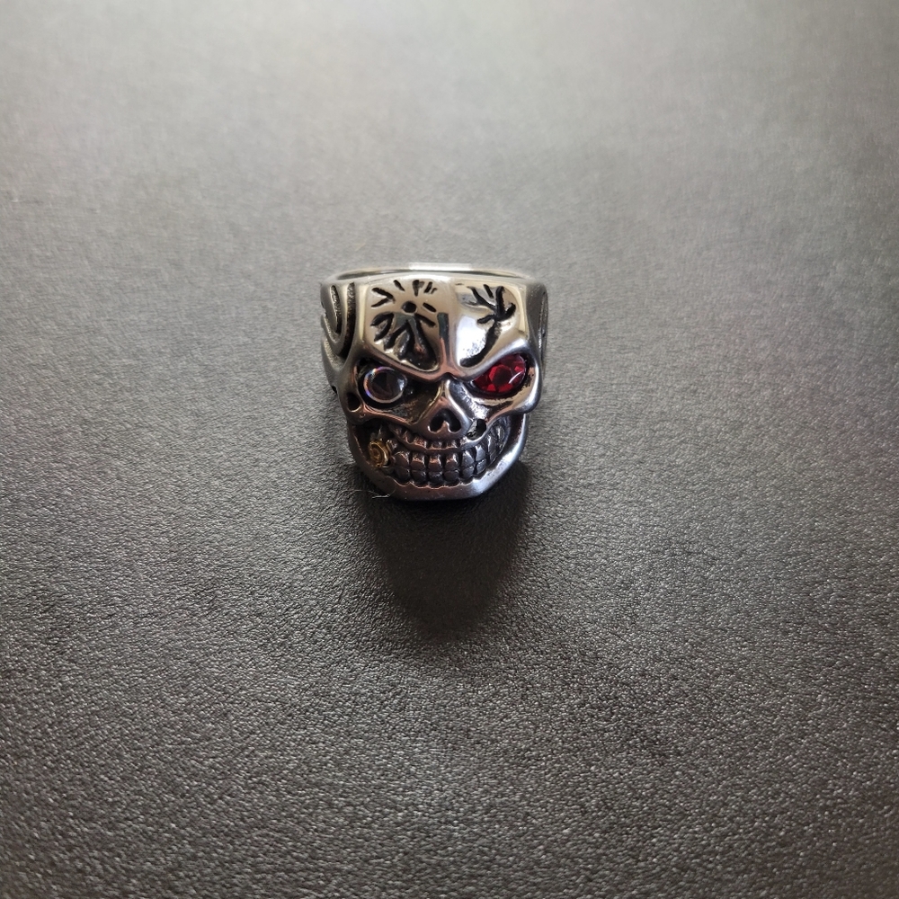 Silver Skull Ring with Red Eye Unisex US sz9